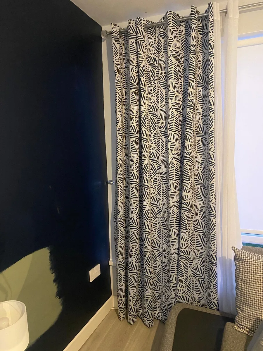Curtains - Image 2
