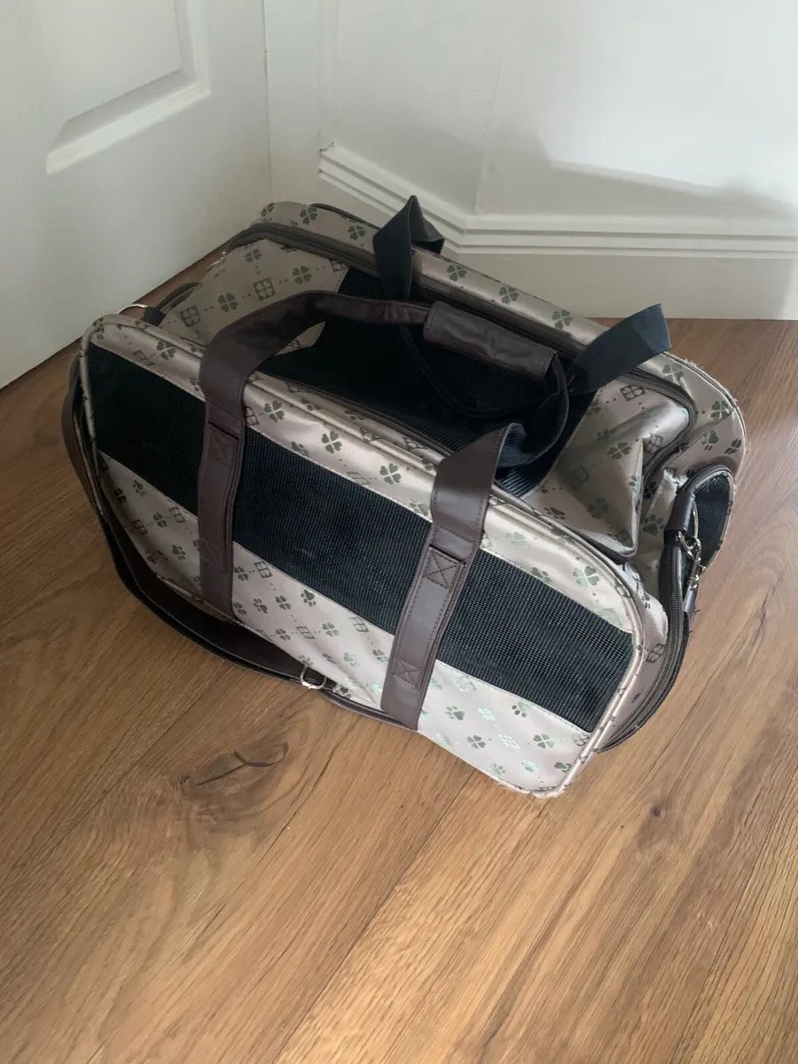 Dog/ Car Carrier for traveling - Image 2
