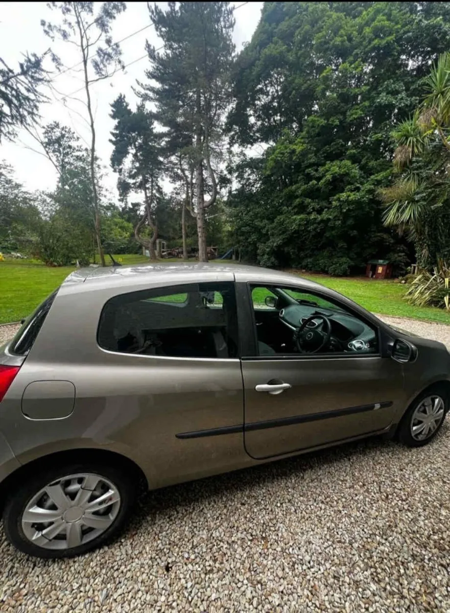 Renault Clio 2010 - Image 2