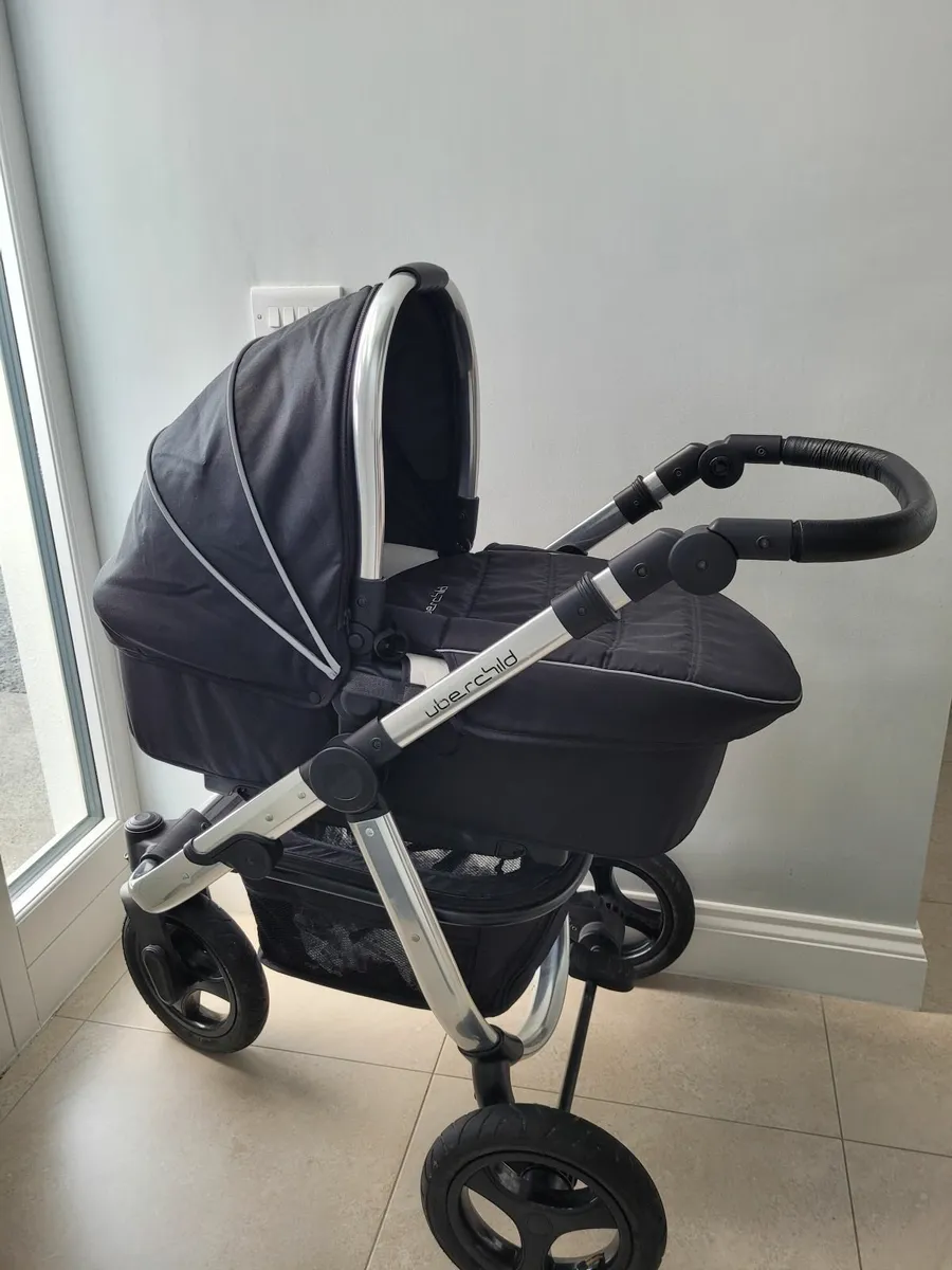 Travel system - Sturdy 3 wheeler - Image 1