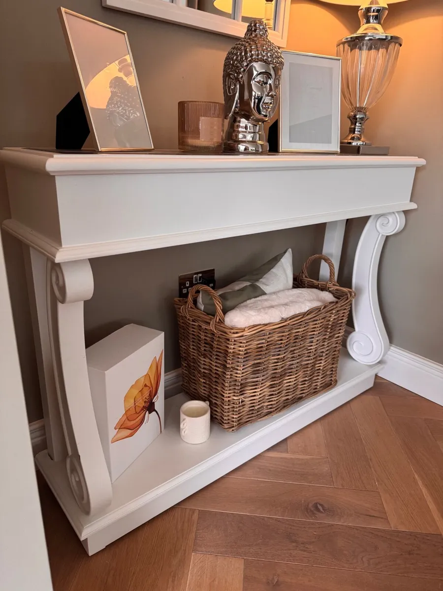 Console table - Image 1