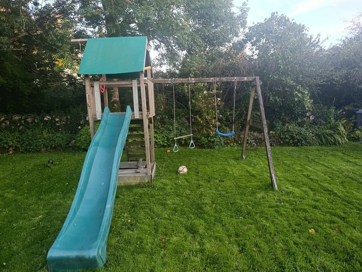 Swing set - Image 1