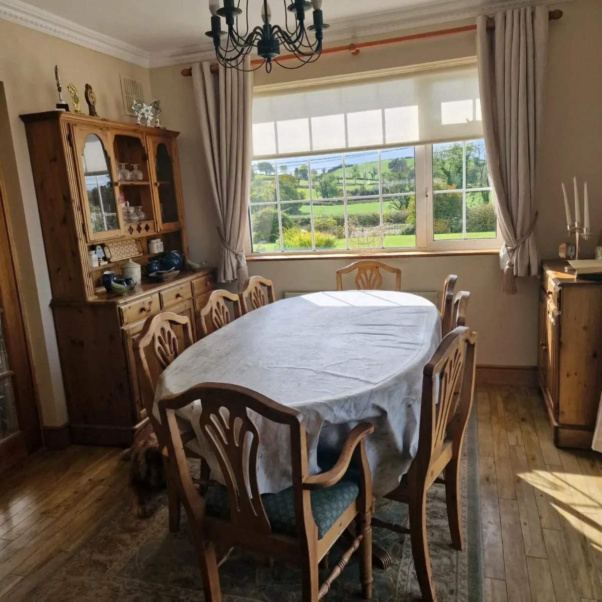 Dining table - Image 1