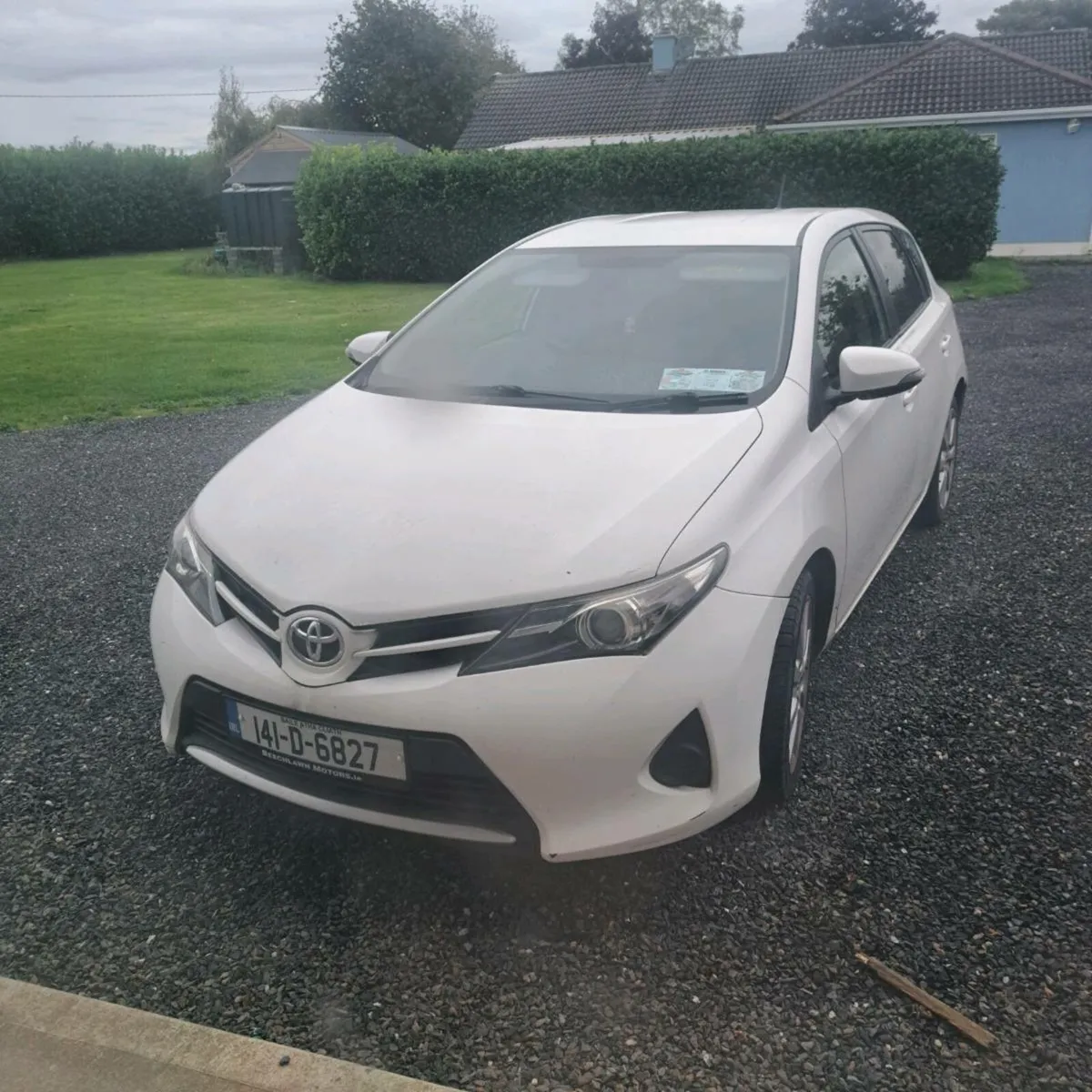 Toyota Auris Car Van - Image 1