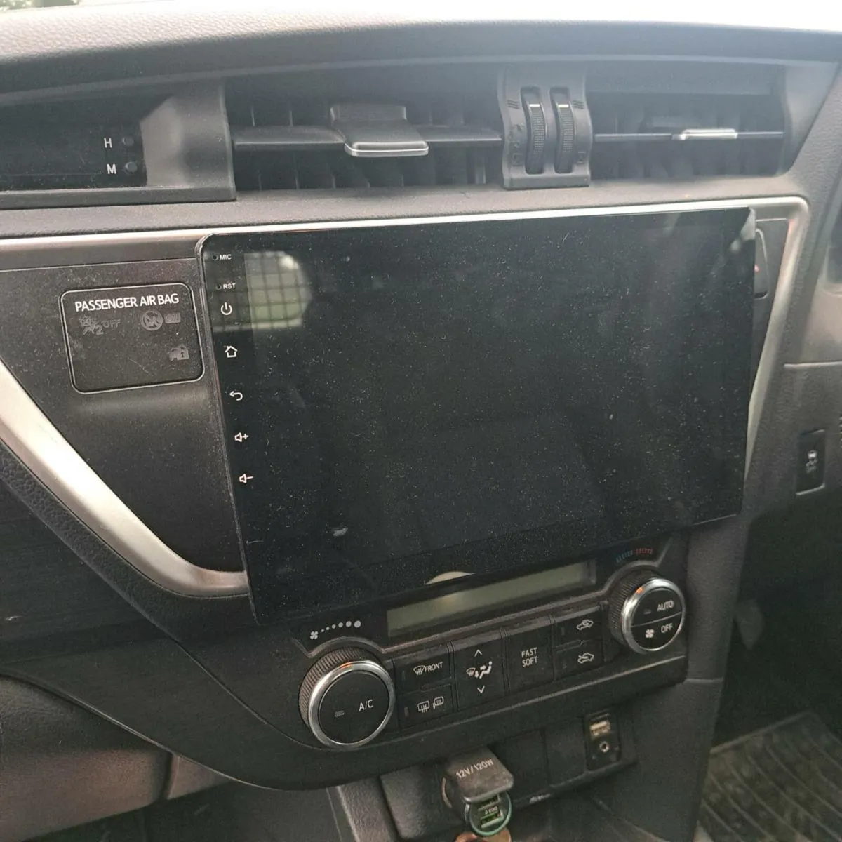 Toyota Auris Car Van - Image 4