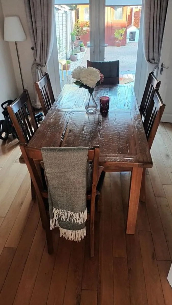 Dining room table and 6 chairs - Image 1