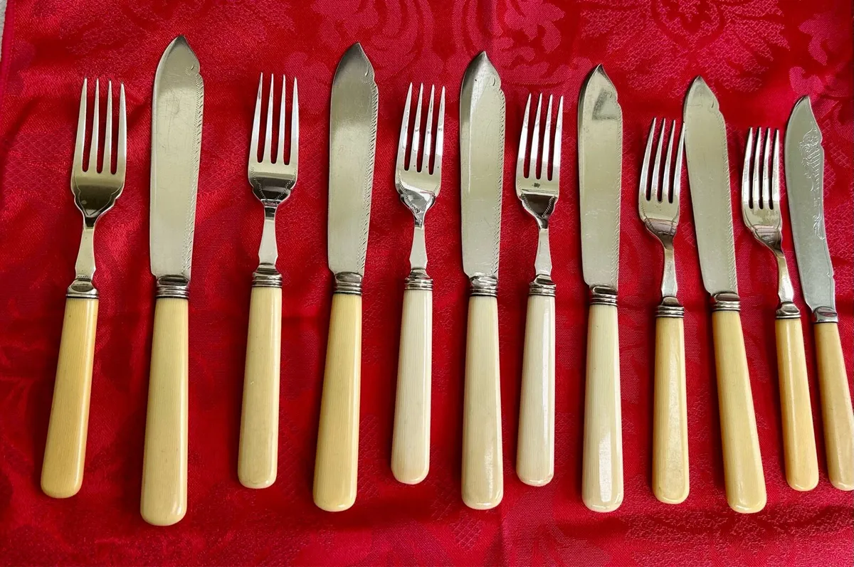 Vintage silver plated fish cutlery canteen - Image 4