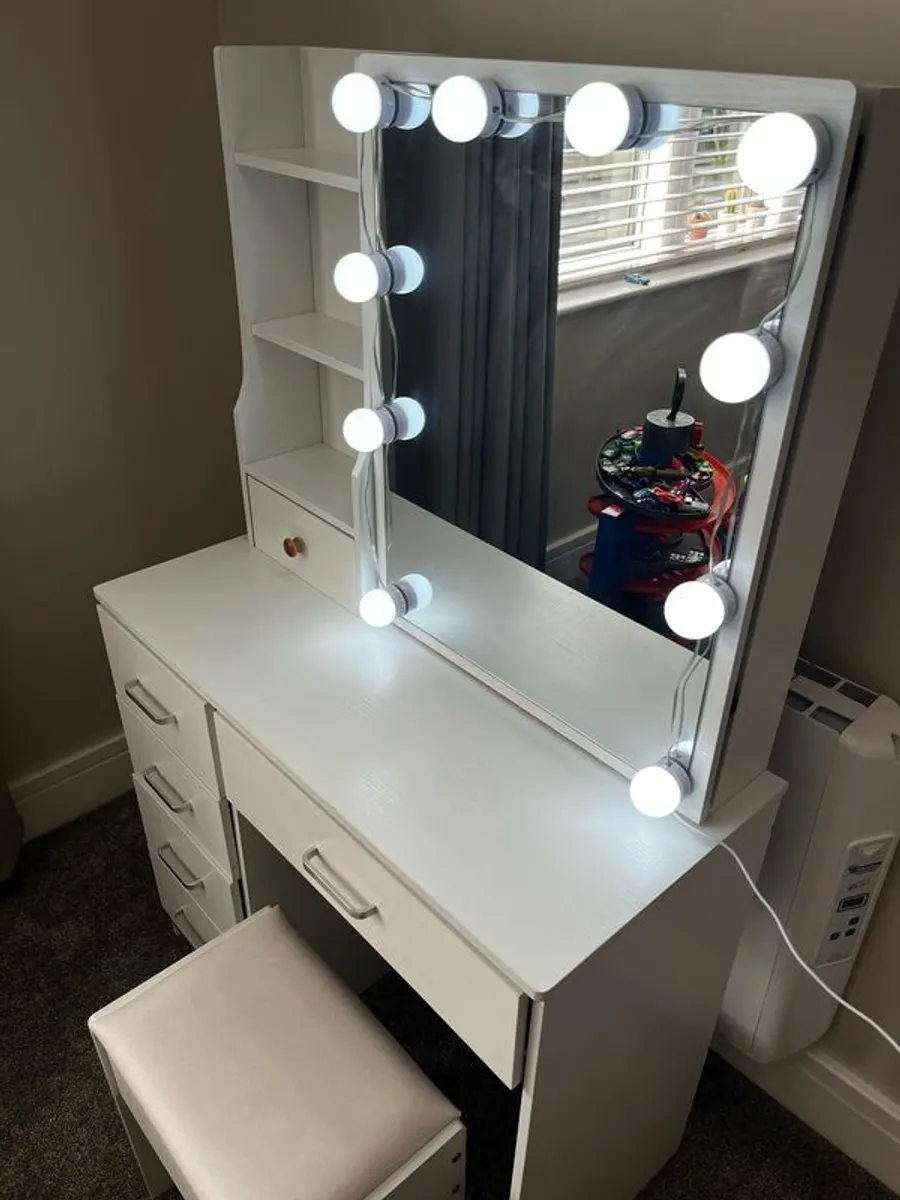 Dressing Table With Stool & LED Lights - Image 2