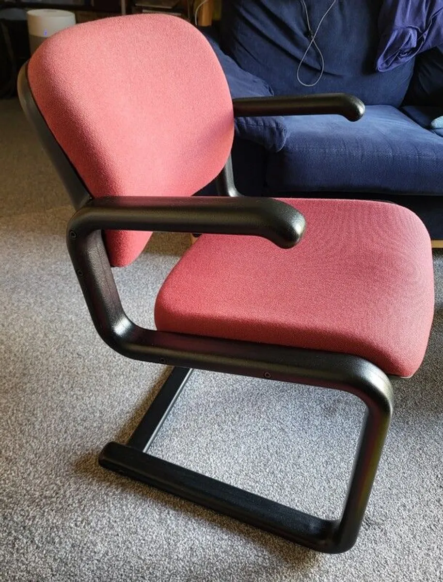 Kevi retro meeting room cantilever chair - Image 1