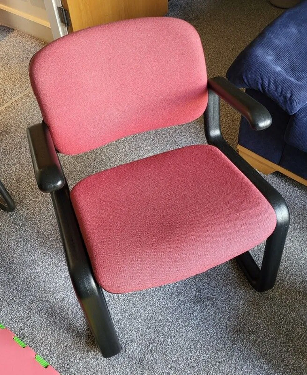 Kevi retro meeting room cantilever chair - Image 2