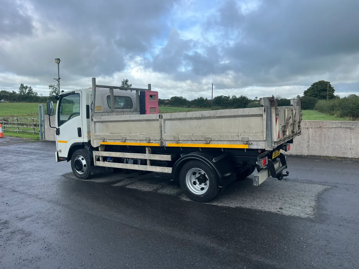 Isuzu tipper - Image 2