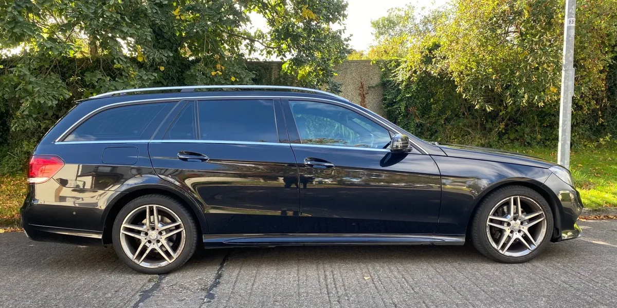Mercedes-Benz E-Class Estate E300 - Image 1