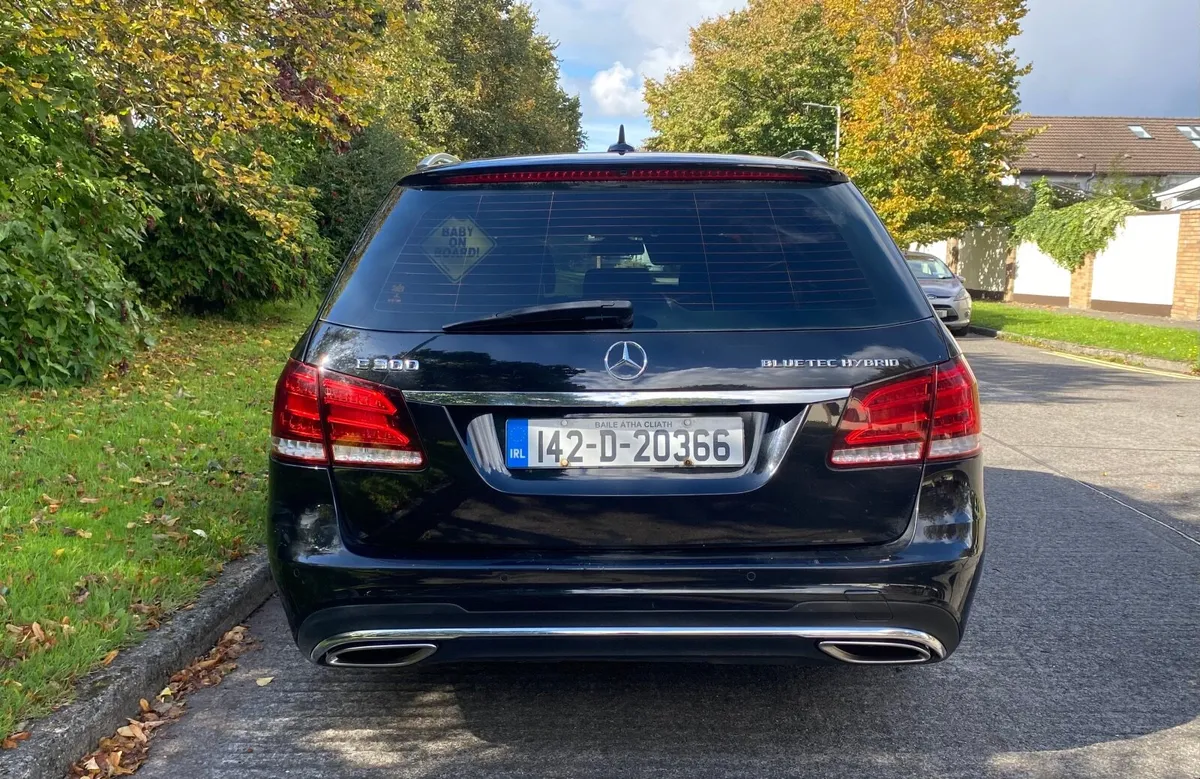 Mercedes-Benz E-Class Estate E300 - Image 4