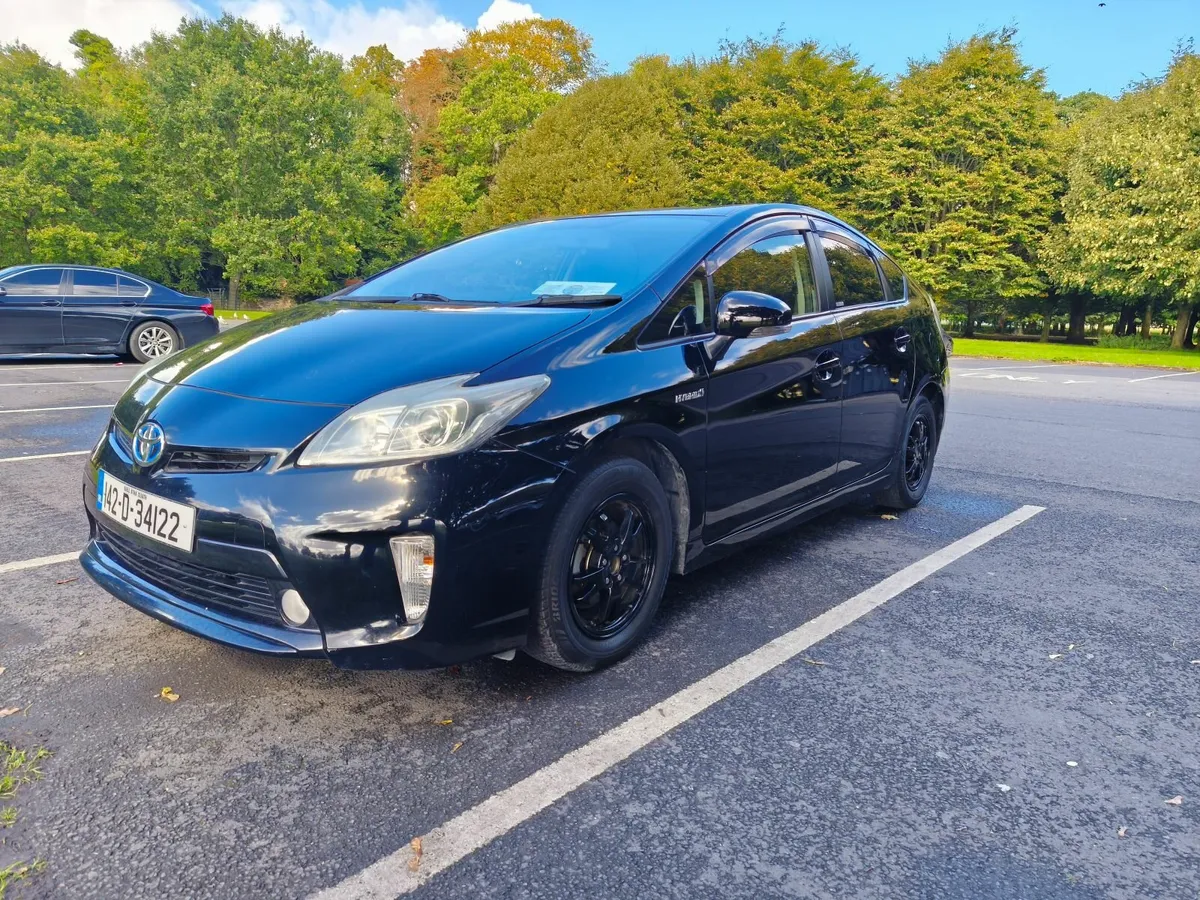 Toyota Prius 2014 Hybrid 90630km - Image 2