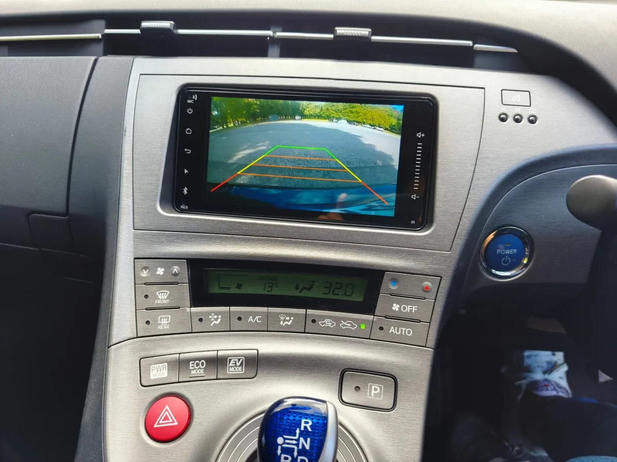 Toyota Prius 2014 Hybrid 90630km - Image 4