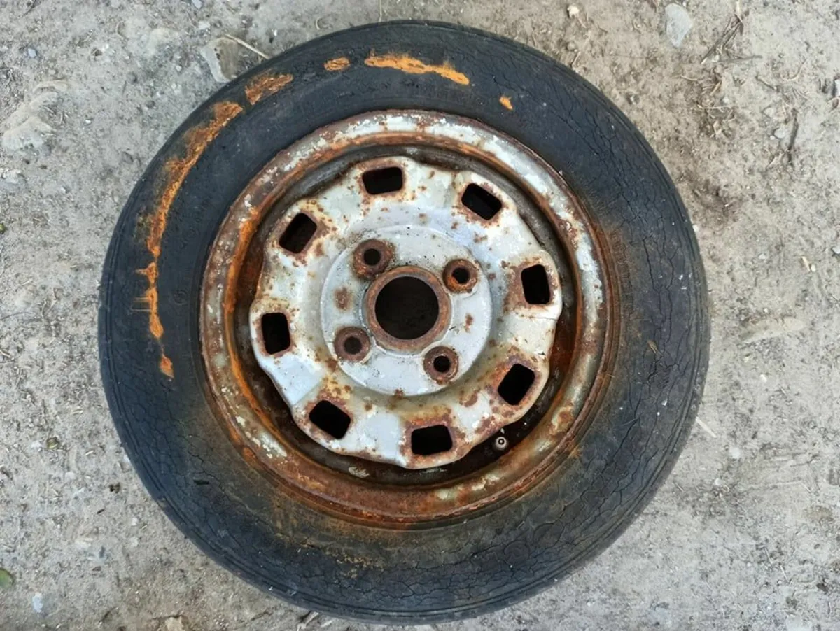Ford Escort mk3 / Ford Fiesta mk1/mk2 Parts Lot - Image 2