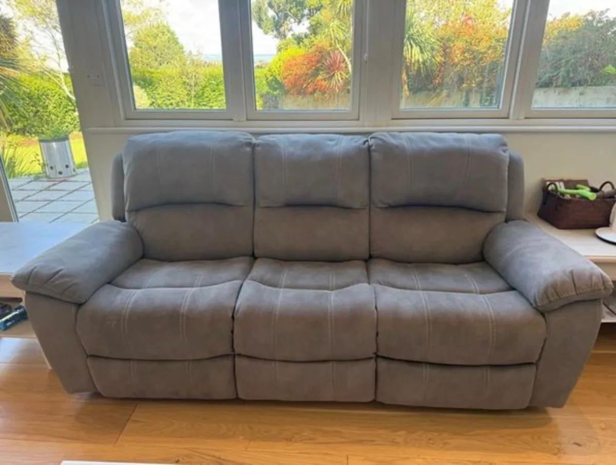 Electric Recliner Sofas in Excellent Condition - Image 1