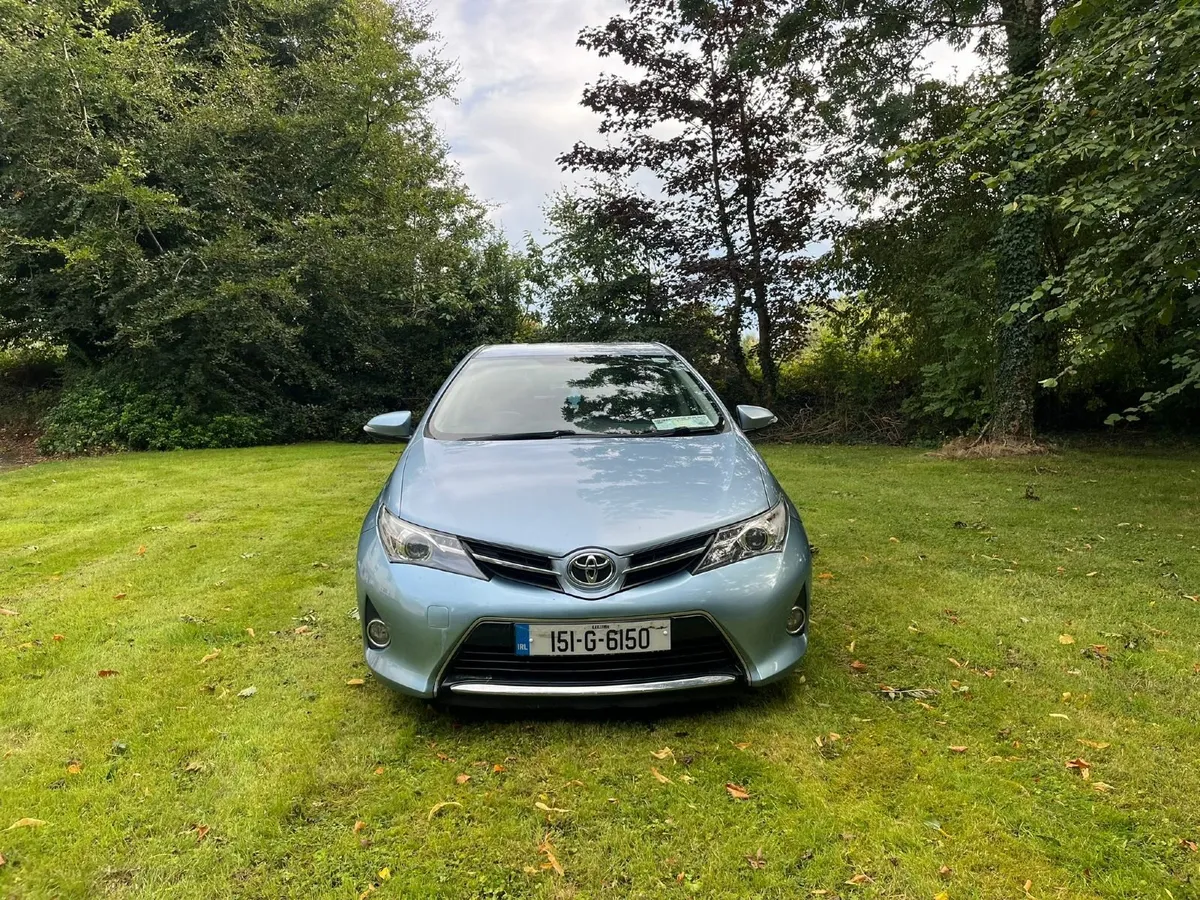 Toyota Auris 2015 - Image 2