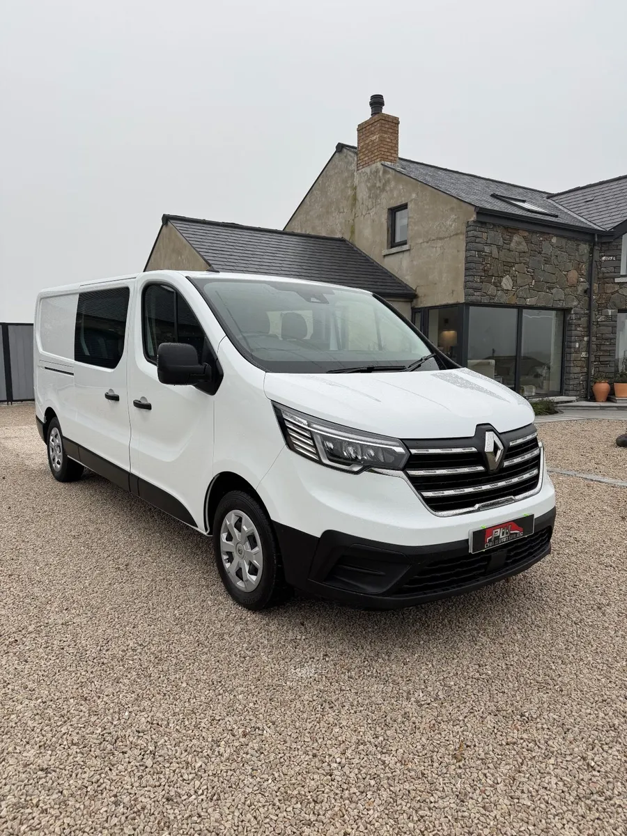 2024 Renault Trafic LL30 Advance Factory Crew Van - Image 1