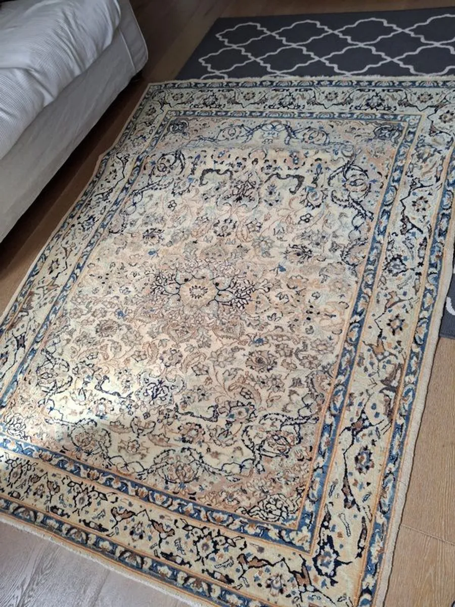 Oriental rug - Image 1