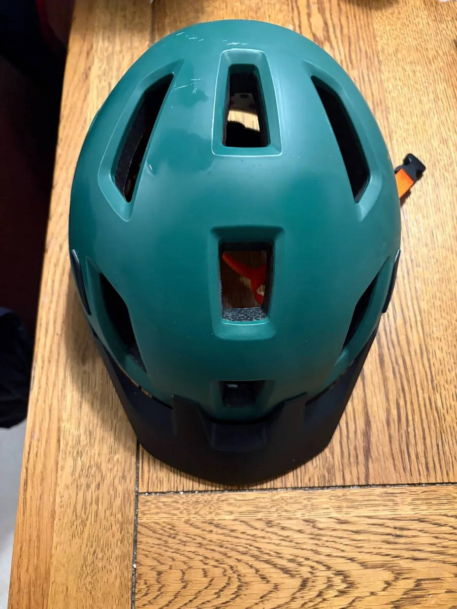 Cycling helmet - Image 1