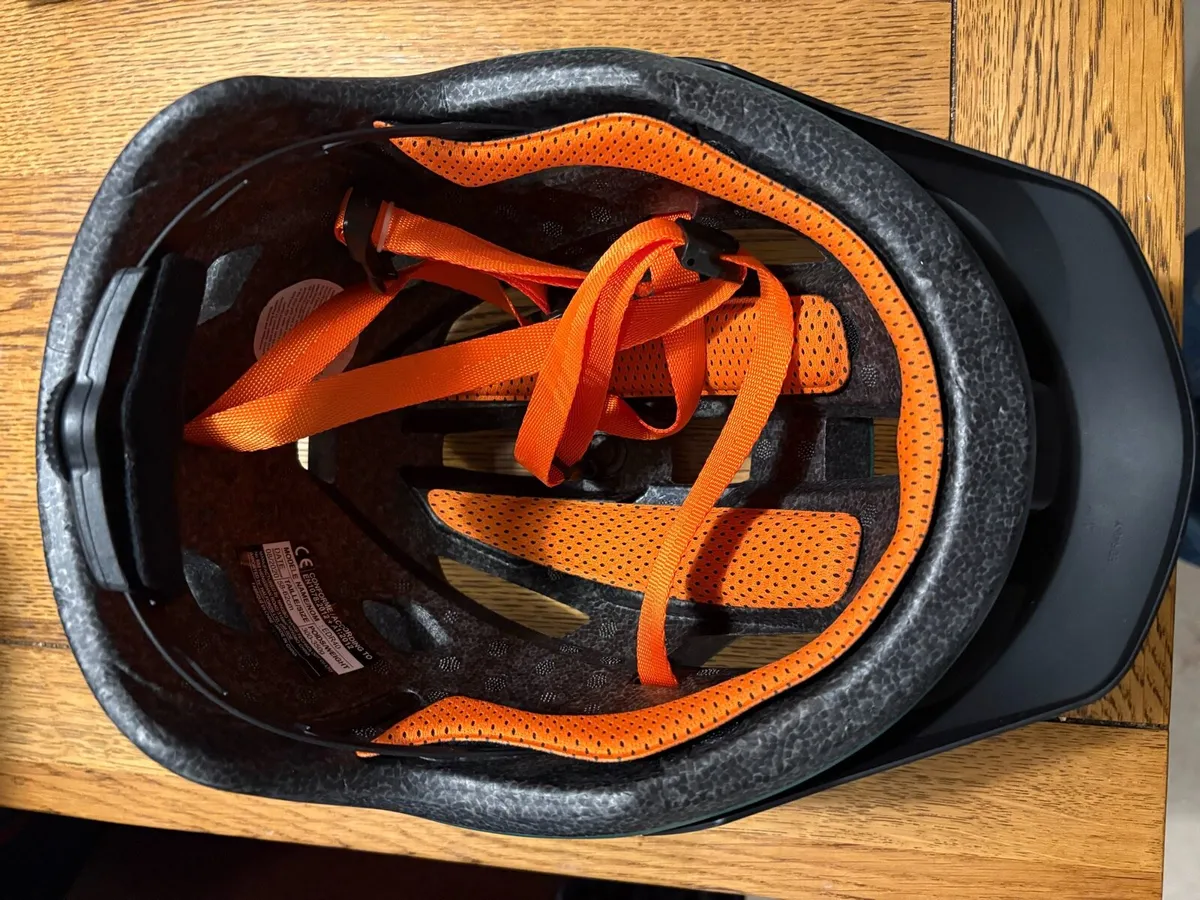 Cycling helmet - Image 2