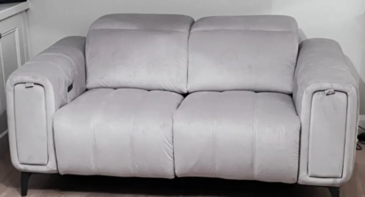 3+2 Power Recliner - Image 2