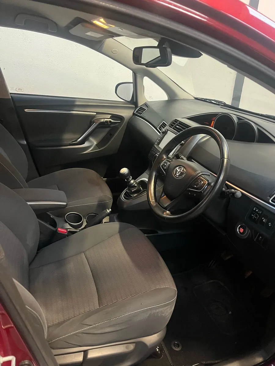 171 TOYOTA VERSO 1.6 d4d ICON 7 seats - Image 4