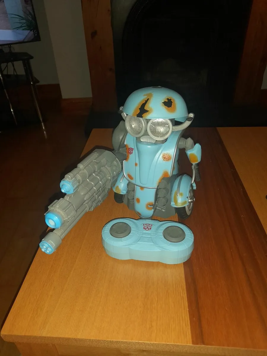 Transformers: The Last Knight Autobot Sqweeks RC