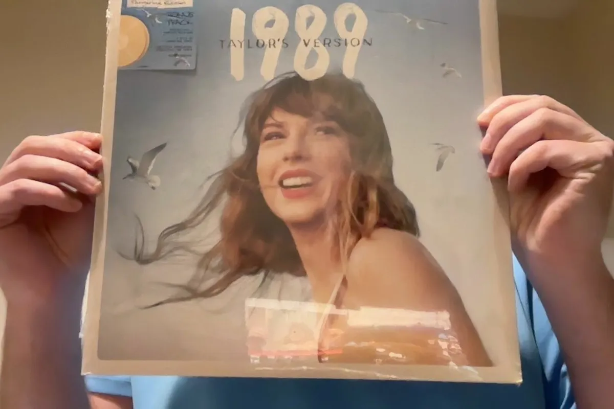 Taylor Swift 1989 (Taylor’s Version) Tangerine - Image 1
