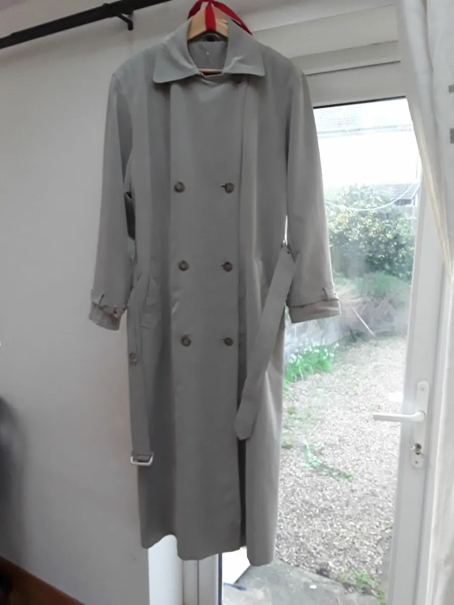 Extremely long designer coat - Image 1