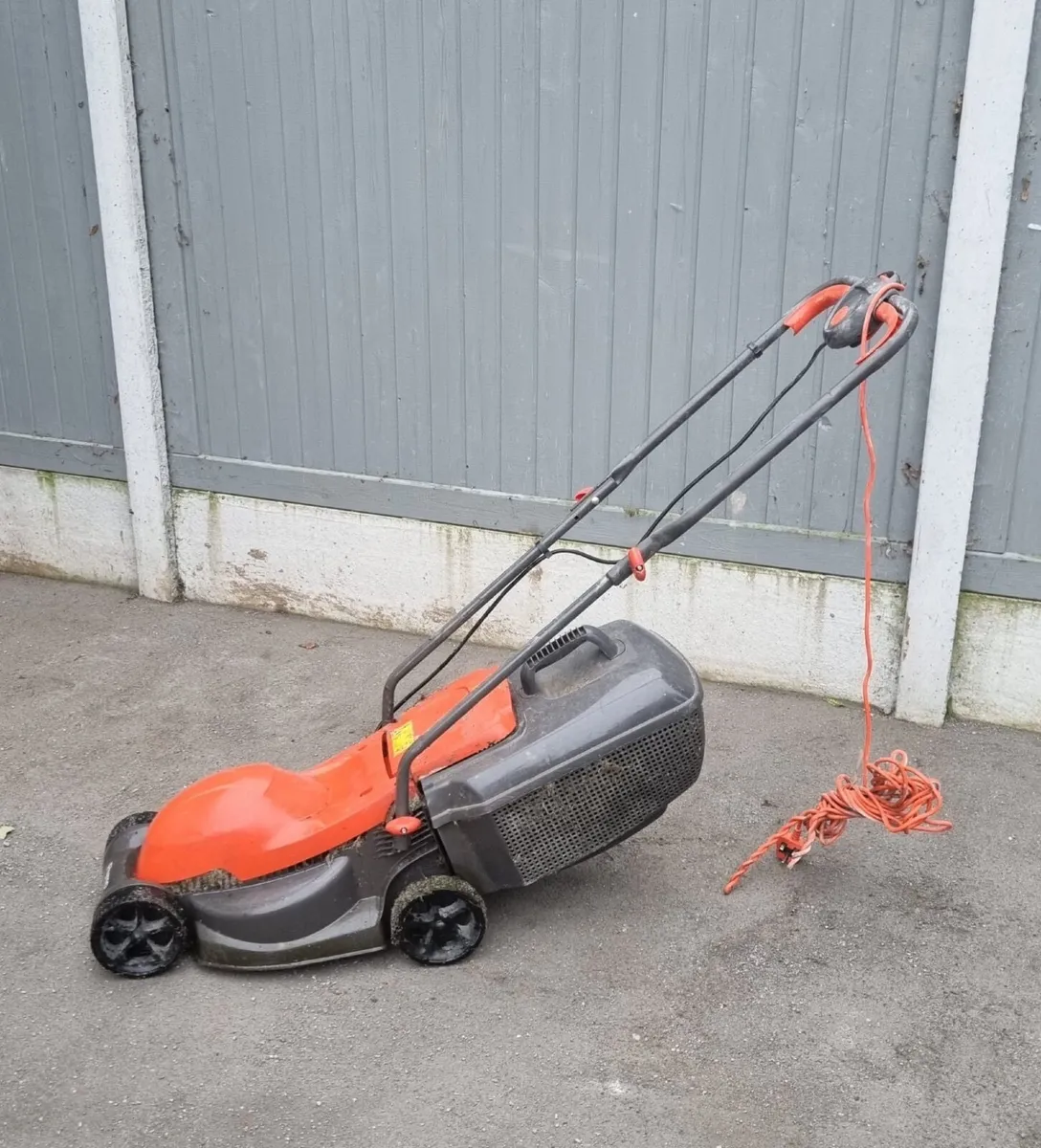 Flymo corded Lawnmower - Image 1