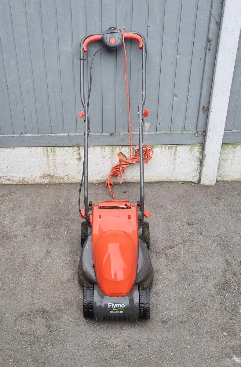 Flymo corded Lawnmower - Image 2