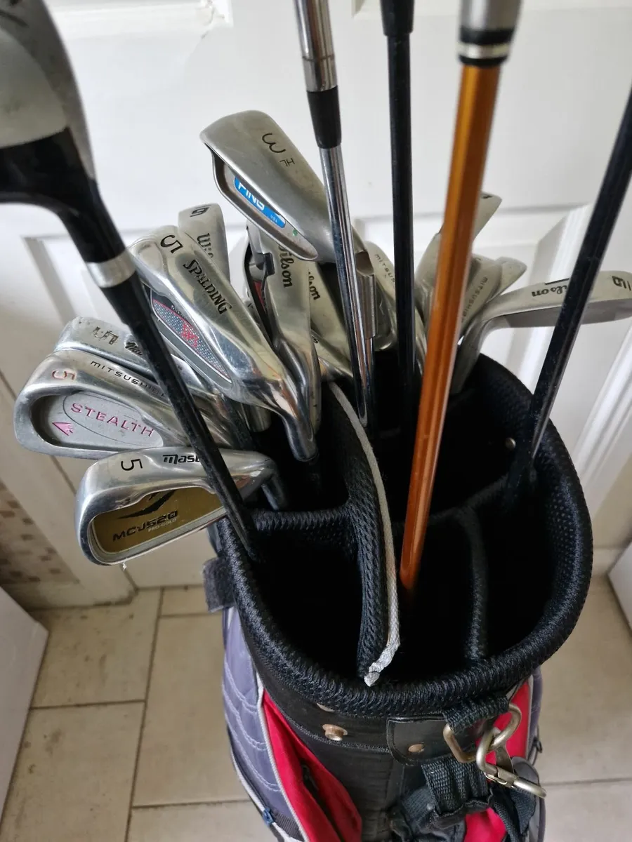 Spalding Golf Bag numerous zipped pockets & Clubs - Image 1