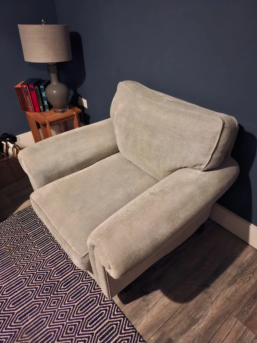 Laura Ashley Living Room Furniture - Image 4