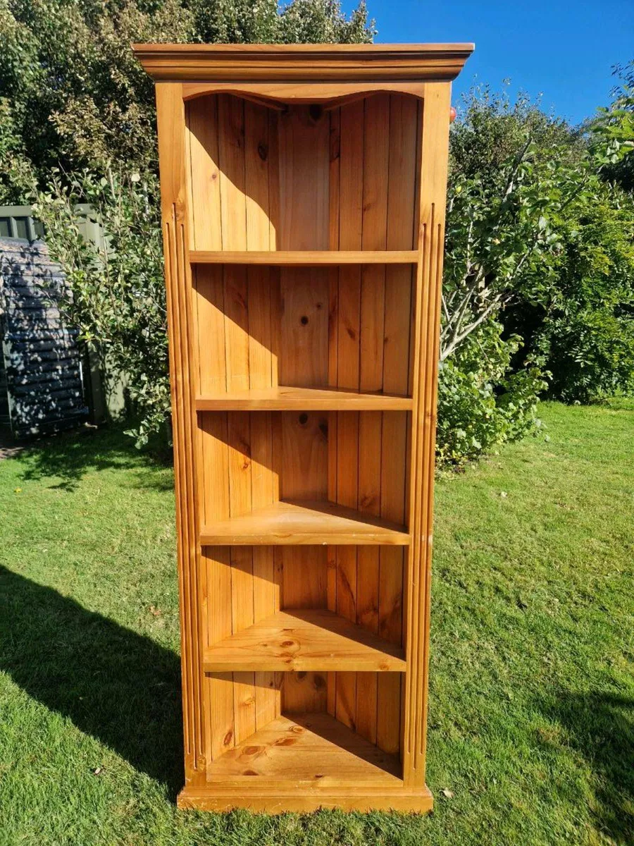 Corner  Shelf  Unit. Cabinet