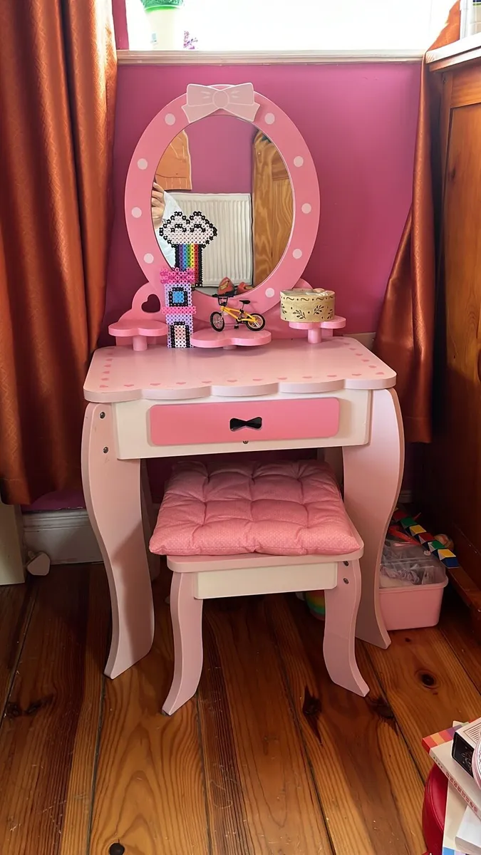 Kids Vanity Table - As New - Image 2