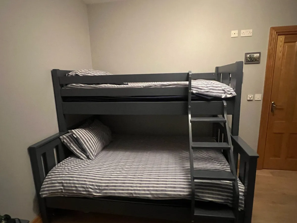 Triple Bunk bed - Image 1