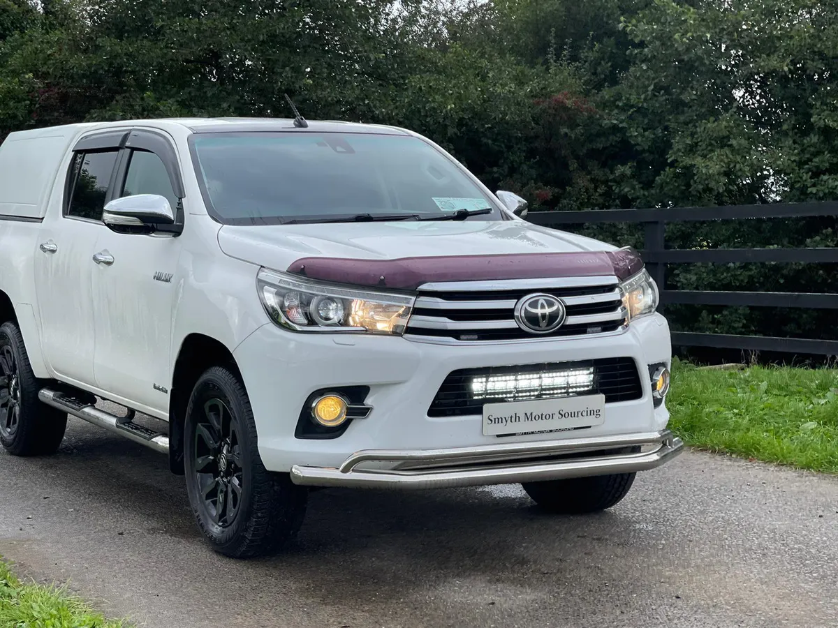 162 Toyota Hilux Invincible Spotless***** - Image 2
