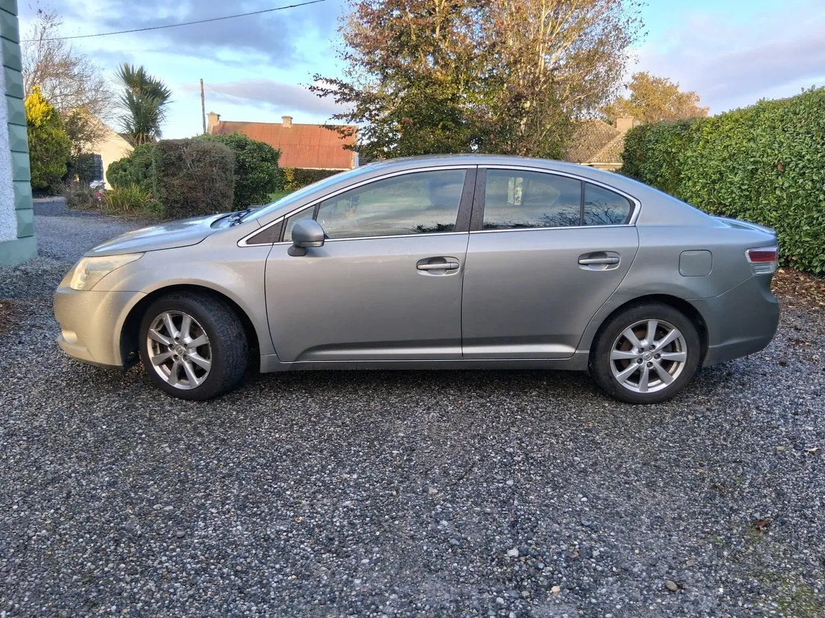 Toyota Avensis 2011 - Image 4