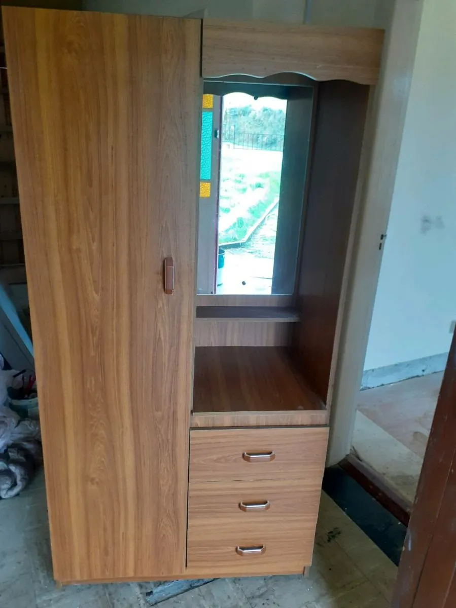 Clear out - Image 2