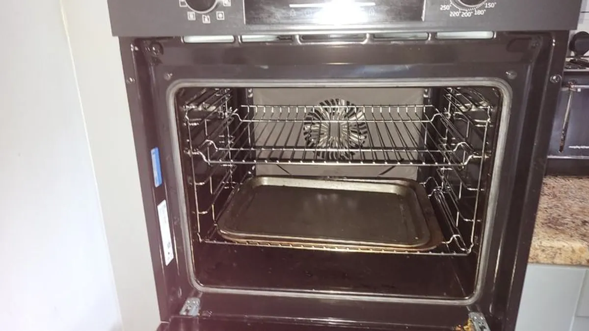 Gas Hob and Electric Oven - Image 3