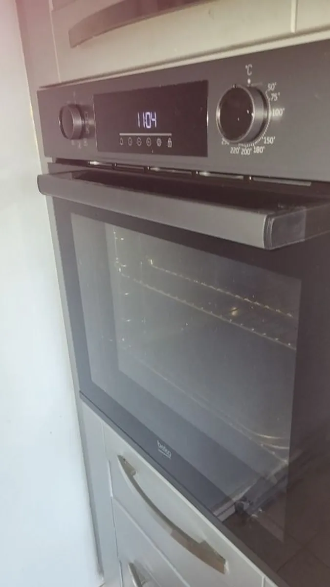 Gas Hob and Electric Oven - Image 4