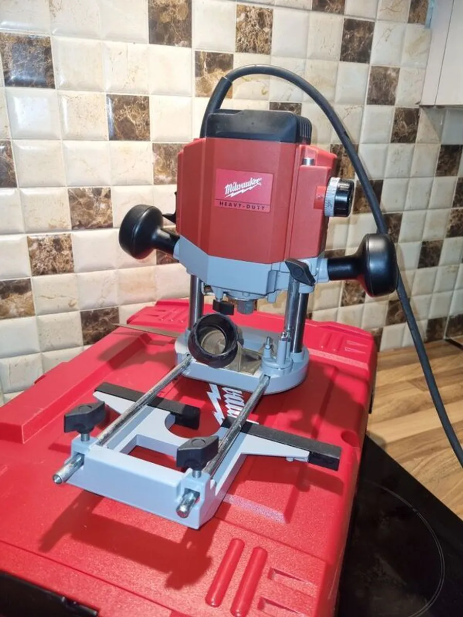 Milwaukee 1/4" router - Image 1