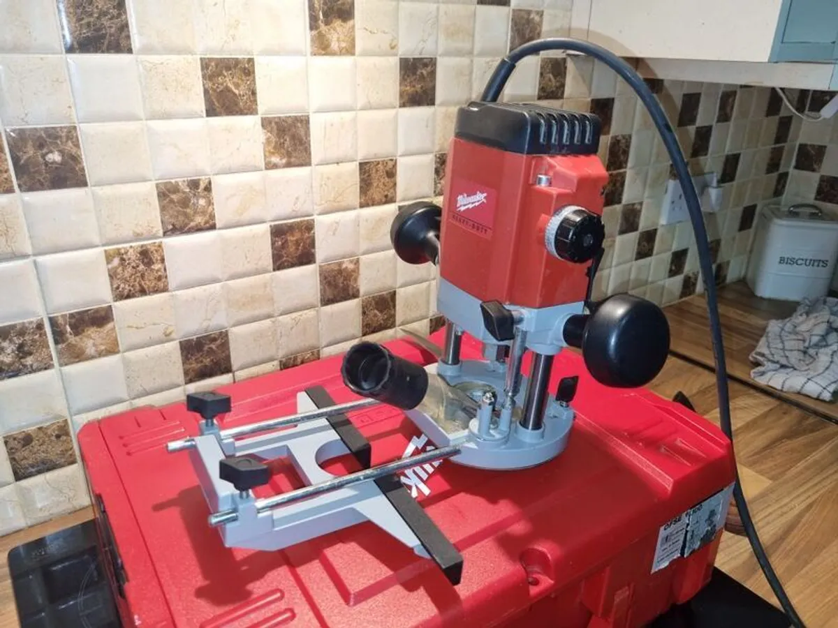 Milwaukee 1/4" router - Image 2