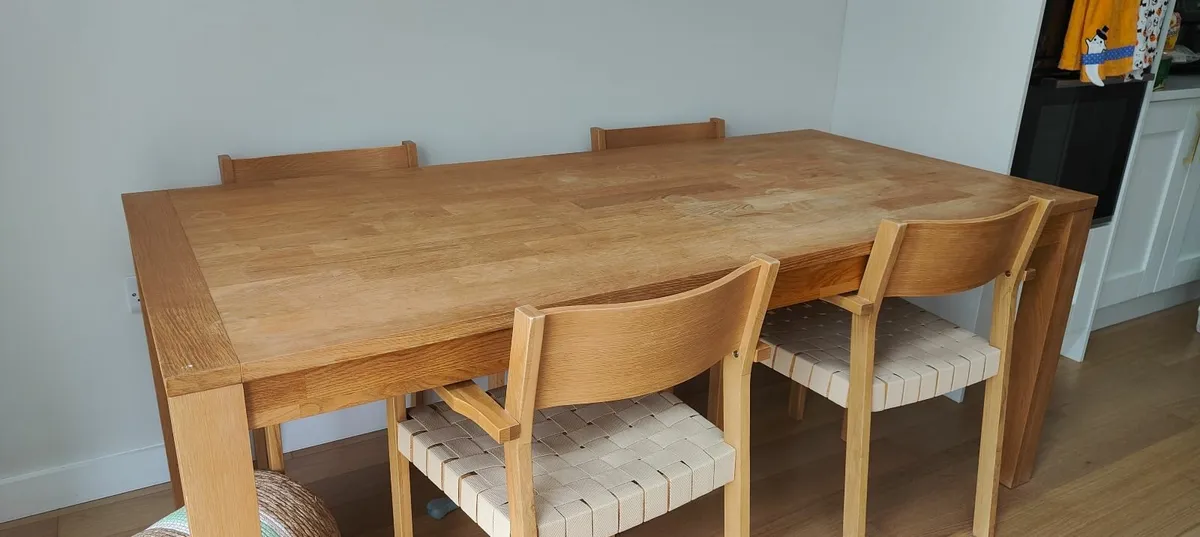 Table and chairs - Image 2