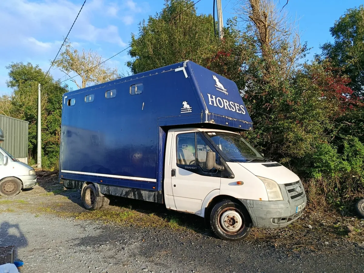 3.5 ton Pony/horse truck - Image 1