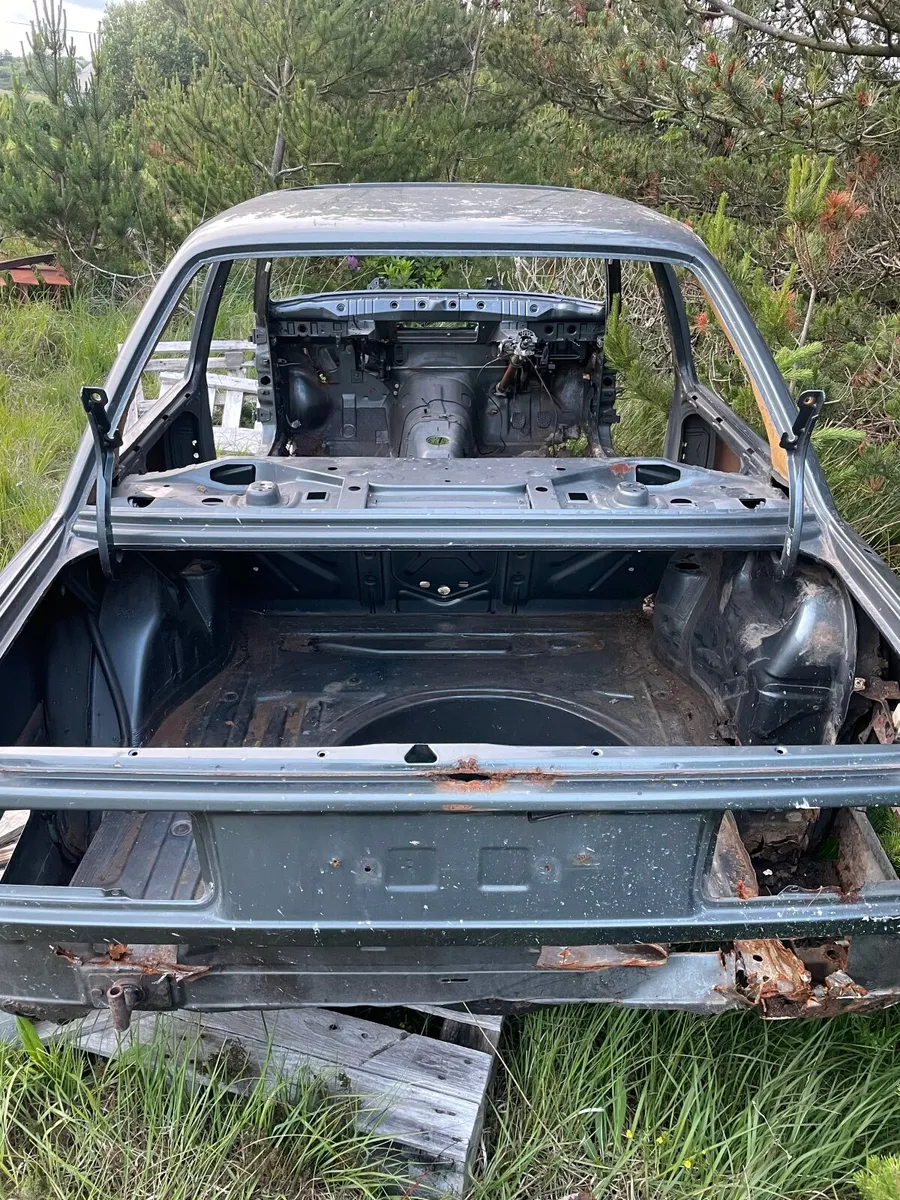 E30 she’ll Parts - Image 2