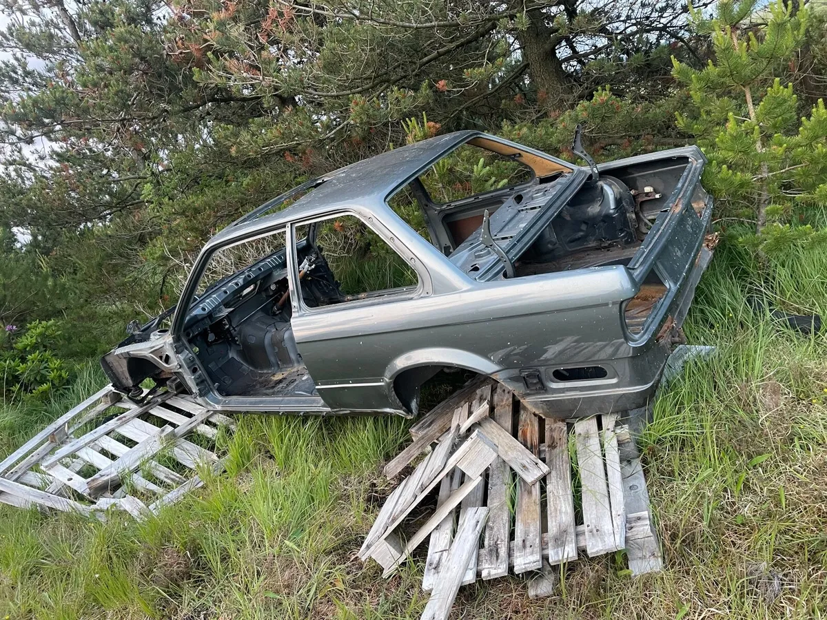 E30 she’ll Parts - Image 1
