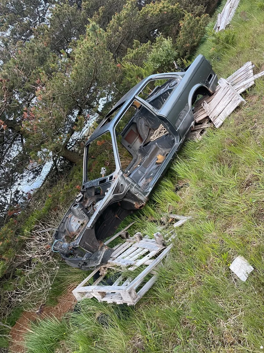 E30 she’ll Parts - Image 4
